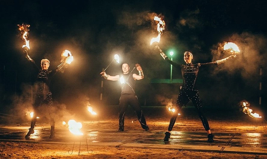 Фаер шоу с зажигательными танцами на выпускной | Pandora Show