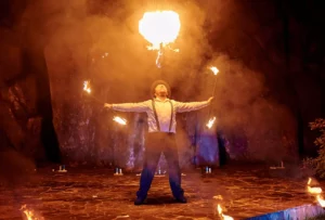 Факир в фаер шоу на выпускной - выдувание огня | Pandora Show