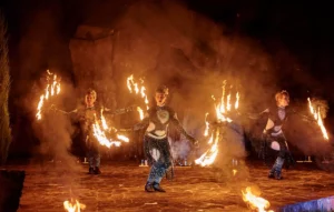 Огненное шоу с веерами в стиле Гэтсби на свадьбу в Москве | Pandora Show